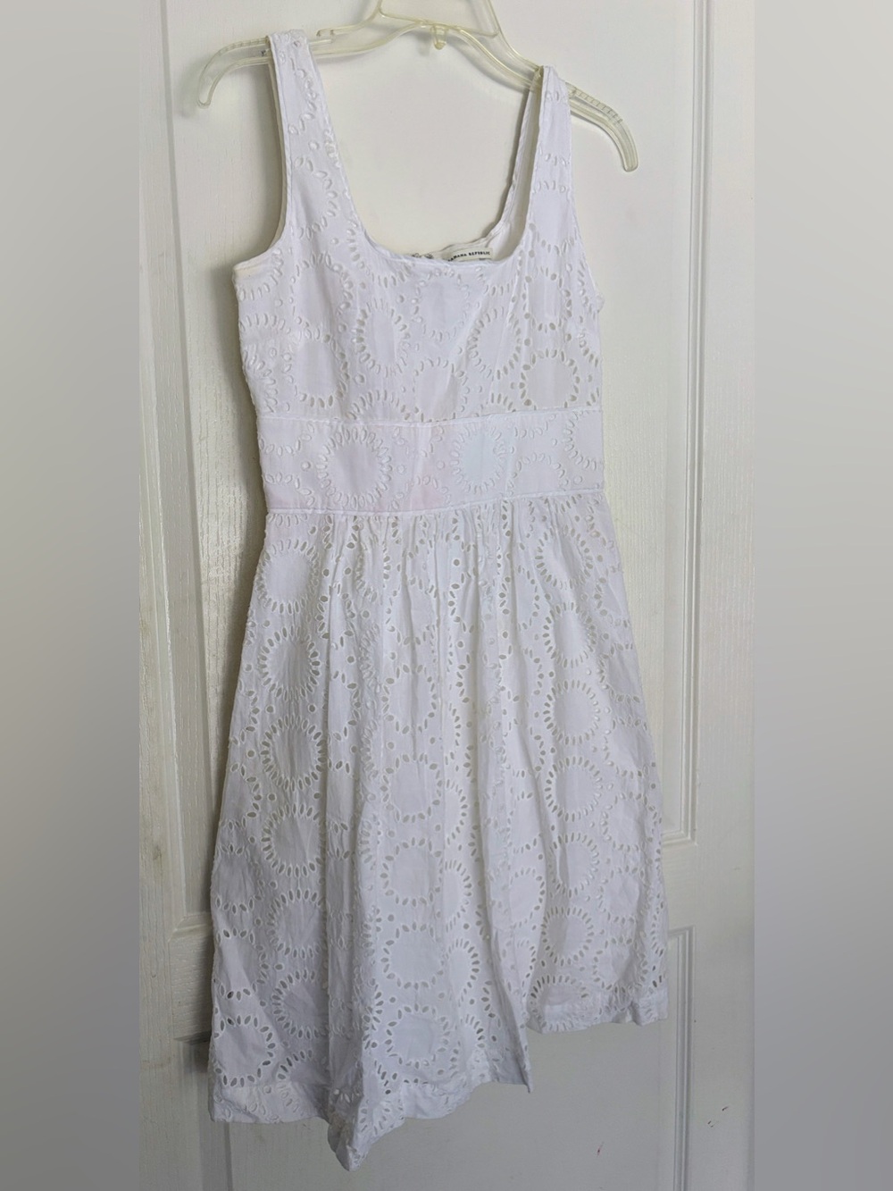 Banana Republic. Sleeveless White Eyelet Sun Dress. Size 0